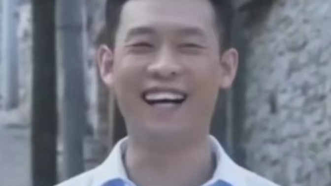 猫咪：你小子敢偷吃，嫩着呢#猫抓老鼠 #猫咪 #老鼠 #流浪猫 #名场面