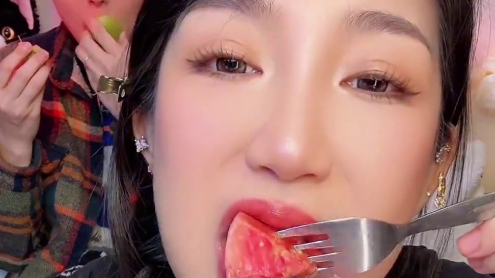 放软了吃哦！糯糯的奶油口感 白色的是纯甜 红色的酸甜 两个都好吃！口感特别好 软糯香甜！
白心芭乐3