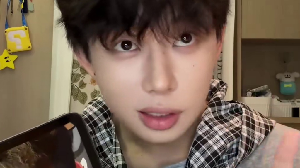 损友的装友圈更新了，又有锐评素材了！ #搞笑 #抽象 #锐评 #装友圈