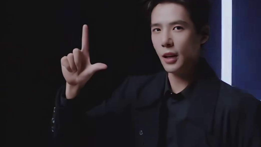 这样的活动妆造请多来好嘛！简直不要太帅！！