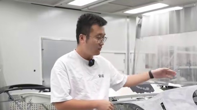 GTR进入到了车体修复环节！ 就一个问题，大家知道GTR R35 后翼子板这一整块多少钱吗？大家评论