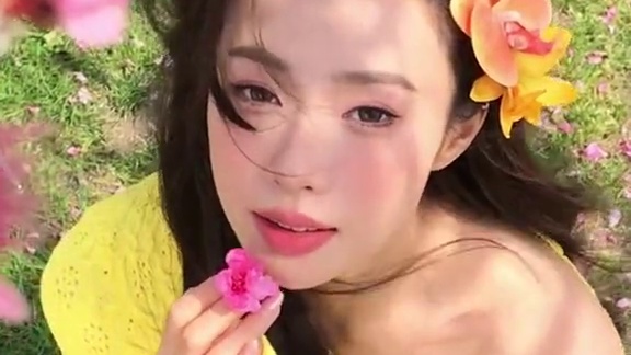 ！恋爱频率开启 #我把春天妆在脸上 #一秒度假感穿搭挑战 #欧若风穿搭 #红人街头欧若风穿搭