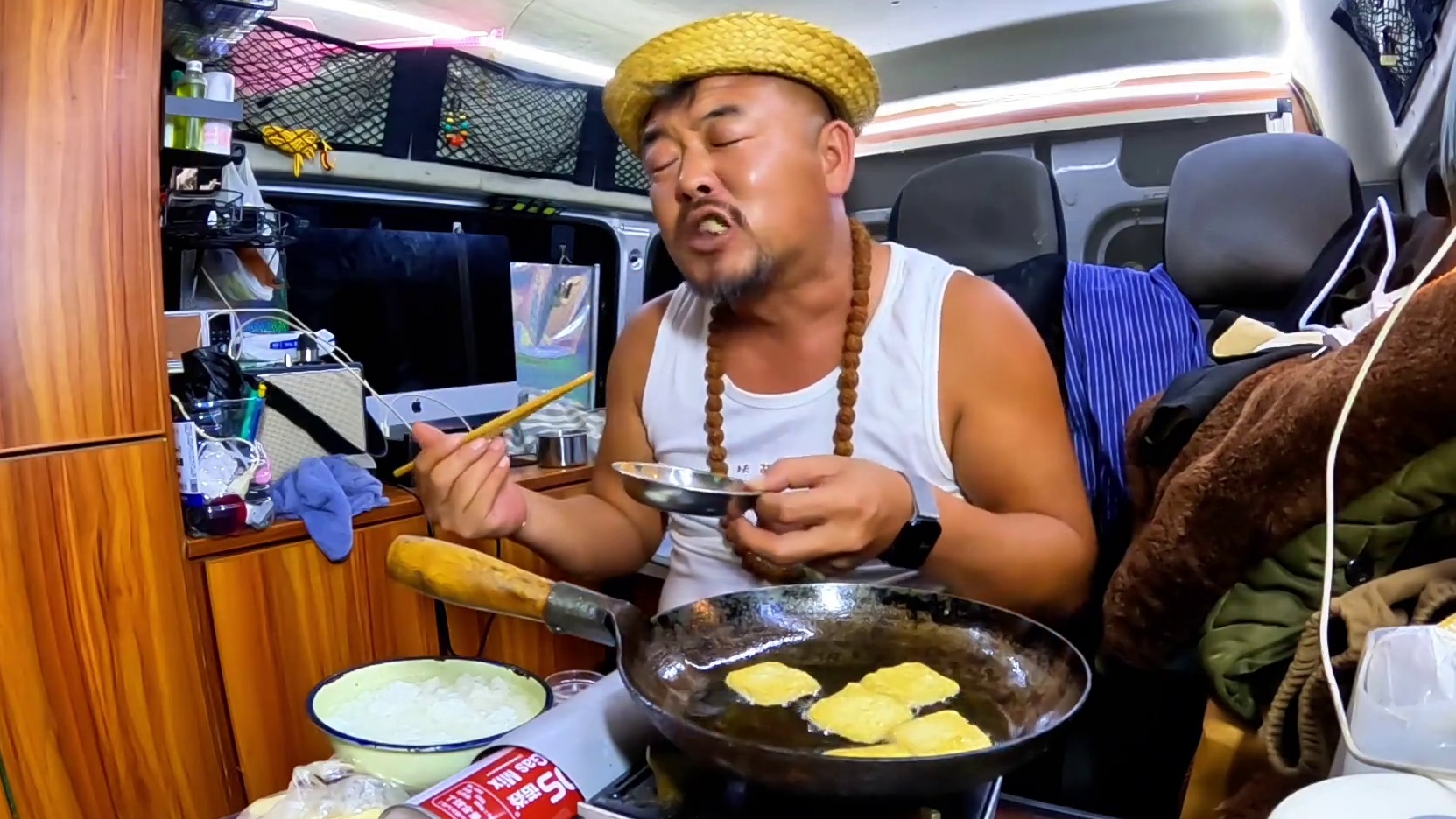 沙老抠其实对自己也抠，半夜饿就吃豆腐#流浪