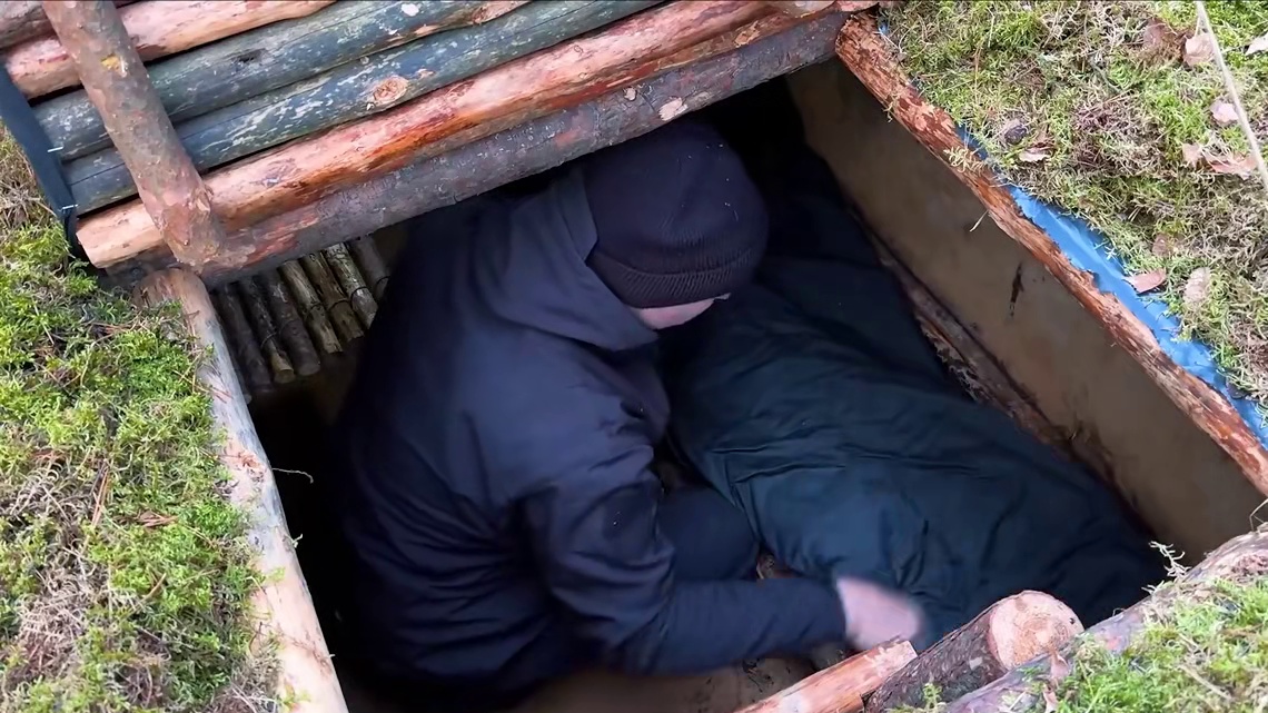 这样的庇护所放到战场上怕是带一个师来都找不到#荒野建造 #庇护所建造 #原始技术 #野外生存 #真实