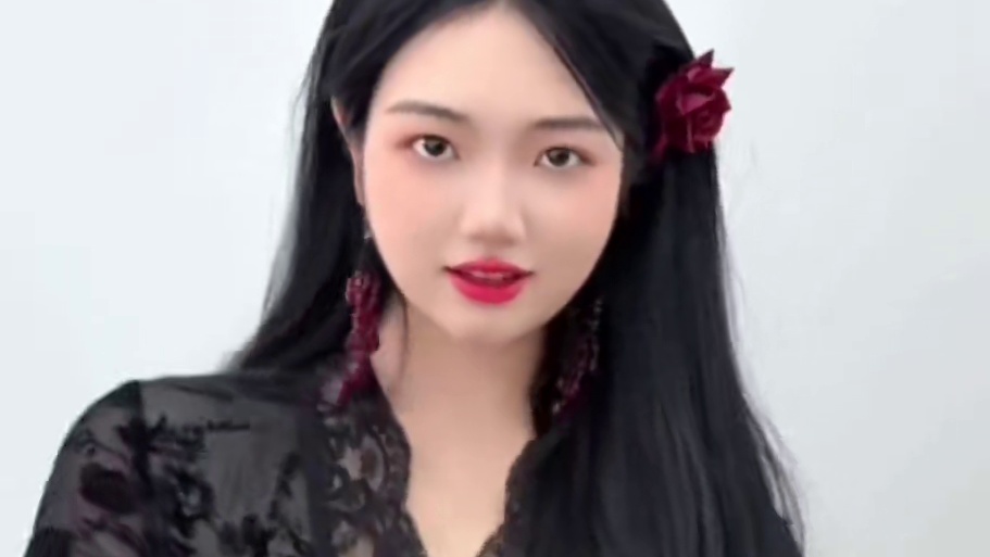 随机穿搭，谁的好看呢？ #看好了我只变一次 #办公室 #变装 #随机穿搭挑战