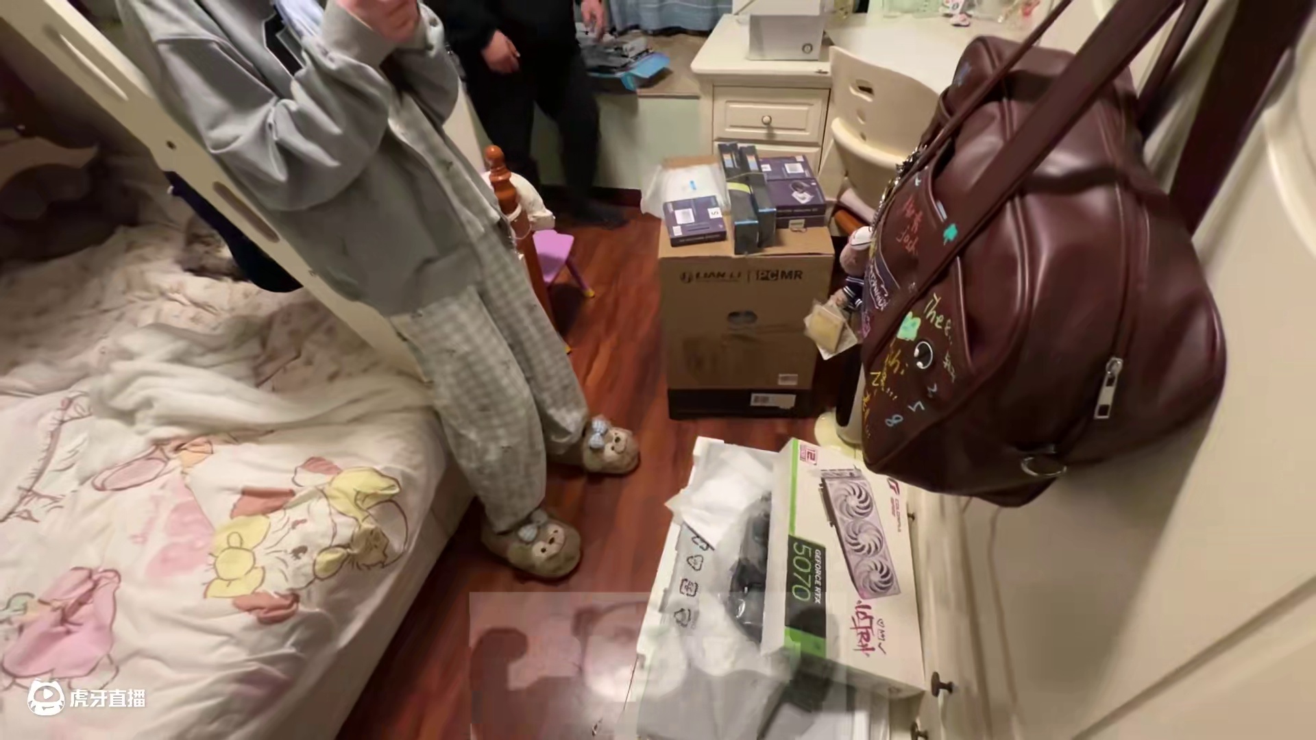 现在初中女生都这么有实力？帮10后女生装台纯白刀把机！ 结尾有配置单#电脑 #装机 #长沙 #diy