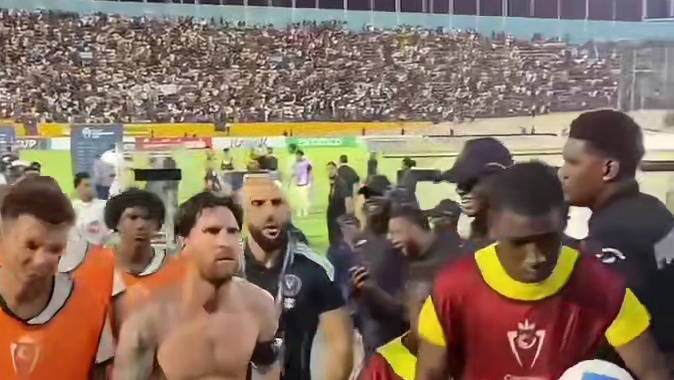 迈阿密国际总分4:0卡瓦立尔晋级，梅西替补建功受到...