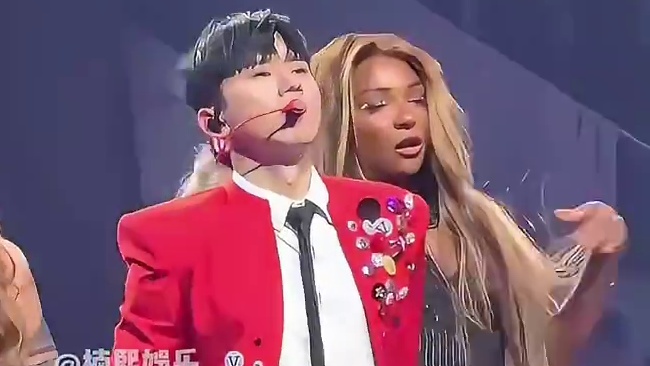 为何张杰下半身成镜头“禁区”？带入歌迷视角，才知王心凌经典动作为何能拿捏霸总#内容启发搜索  #娱乐