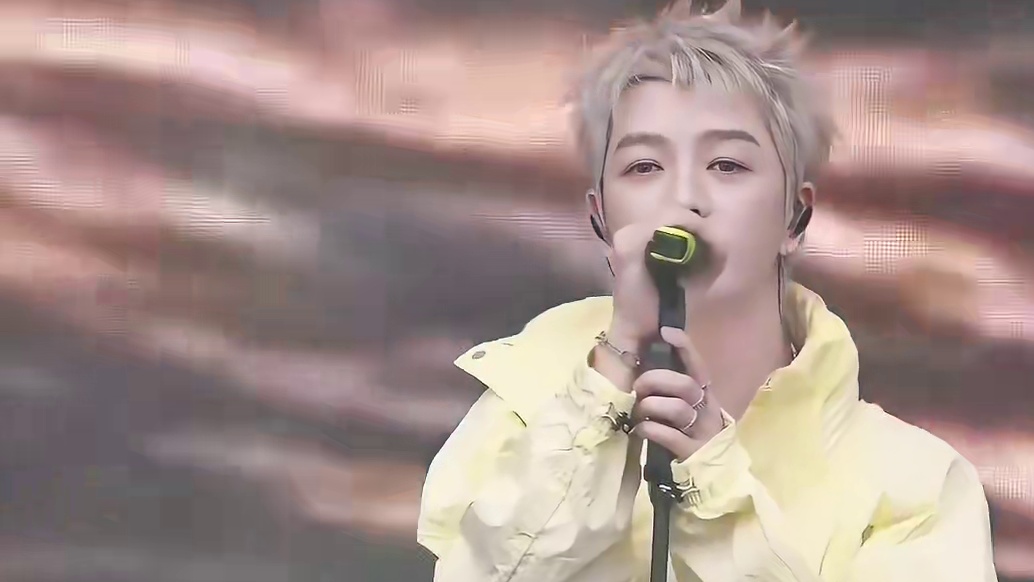 “开心就好这几个字 是你说过最伤人的话” #王栎鑫#就好#现场版live#王栎鑫的烟嗓开口就秒了#王