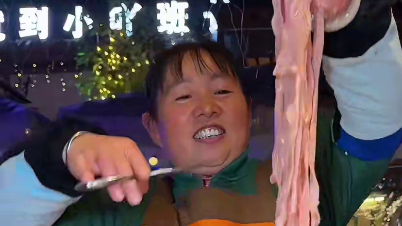 土鳝鱼和屠场尖货簸箕装起整框往锅头倒