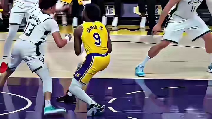 湖人不敌雄鹿，布朗尼17分生涯最高得分