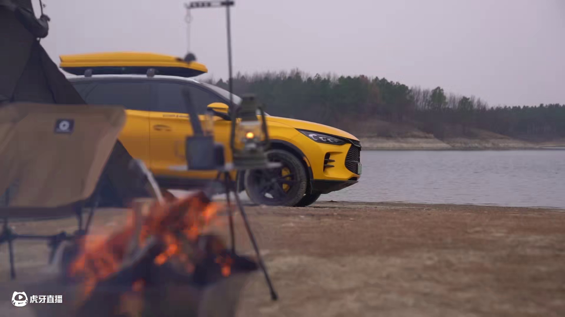 一个人，一段音乐。看着篝火静享独处时光，在纷扰尘世中能将一颗心安放在文字里！#露营 #独处 #一千年