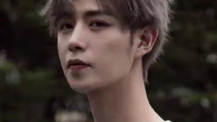 ⚠️童锦程是如何发圈的 ⚠️童锦程是如何发圈的#展示面拍摄团队 #展示面拍摄 #X计划展示面