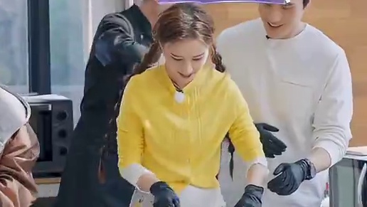 #温暖的客栈  第五期预告掉落：手工对决“甜度”拉满，花海植绿默契满分！3.27看#何超莲何猷启做客