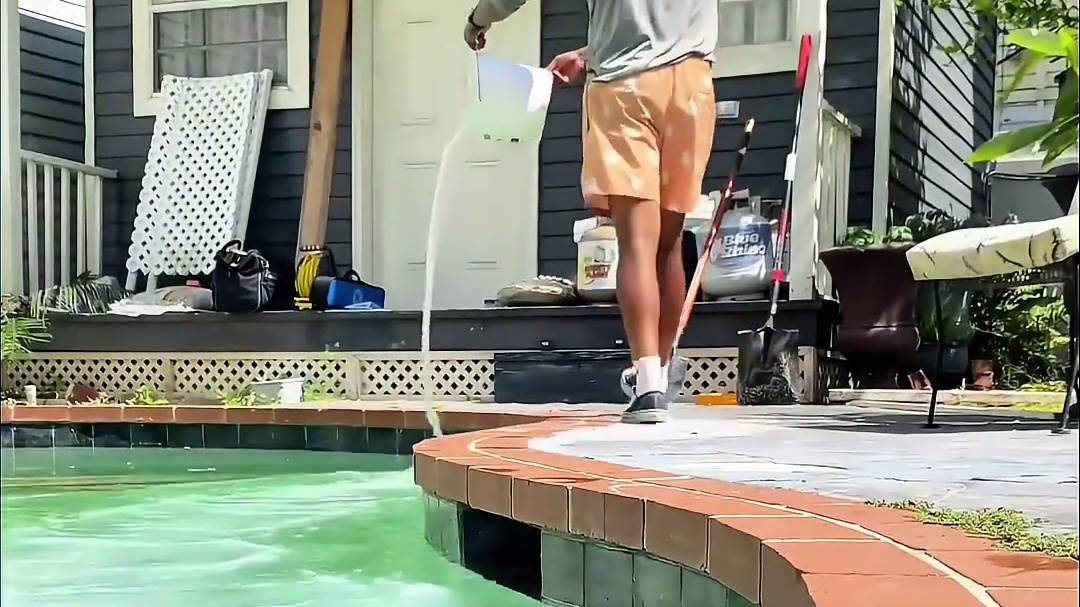 泳池清理前后#泳池清理 #解压 #搞笑 #离谱 #神操作