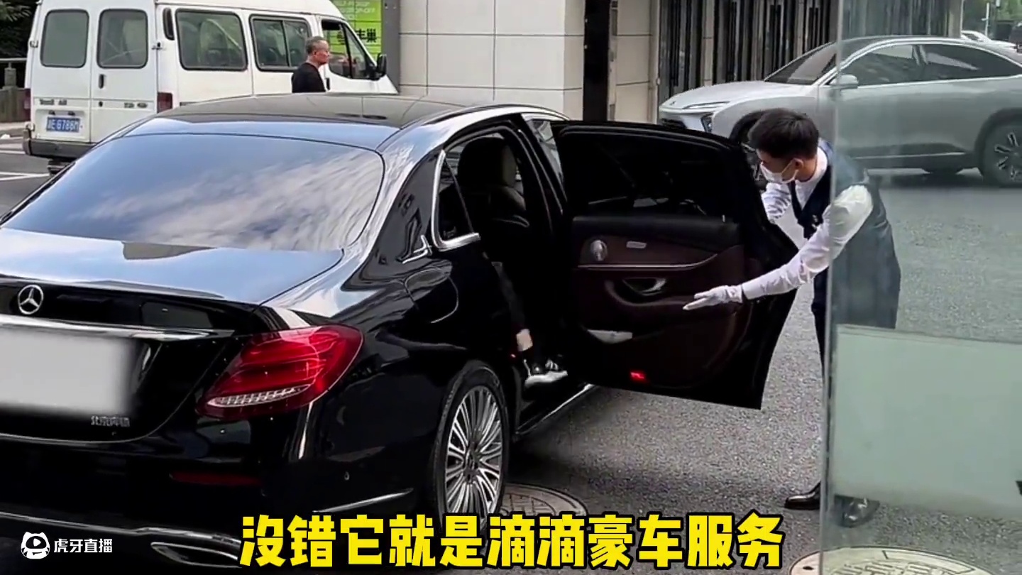 花几百块钱就能拥有上百万的排面！#豪车 #排面