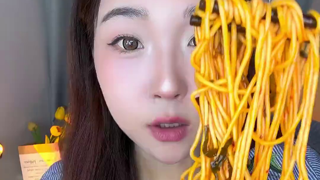 天气太热不想吃别的就来一口凉面吧！！糖醋麻辣口味的！非常正宗！#凉面 #蜀中桃子姐 #夏天和酸辣凉拌