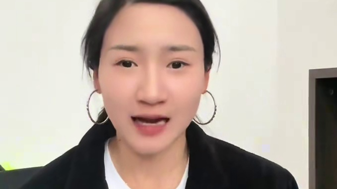 “不穿钉鞋，就穿轻刺！值得学生党闭眼入的体考体测跑鞋，平替钉鞋的薄底竞速鞋，物理外挂提升成绩，雨天抓