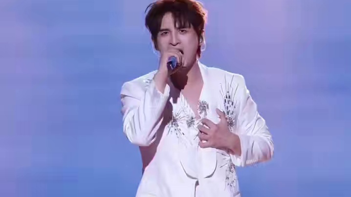 “追求自由的白鸽 鲜血淋漓也要飞翔” #张远#白鸽#现场版live#张远白鸽舞台爆发力好强#张远演唱