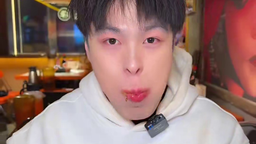 5000巨型排骨重庆火锅自助！巨无霸烤排骨 肠头虾滑！
全程高能#巨无霸 #重庆火锅 #自助餐#程碟