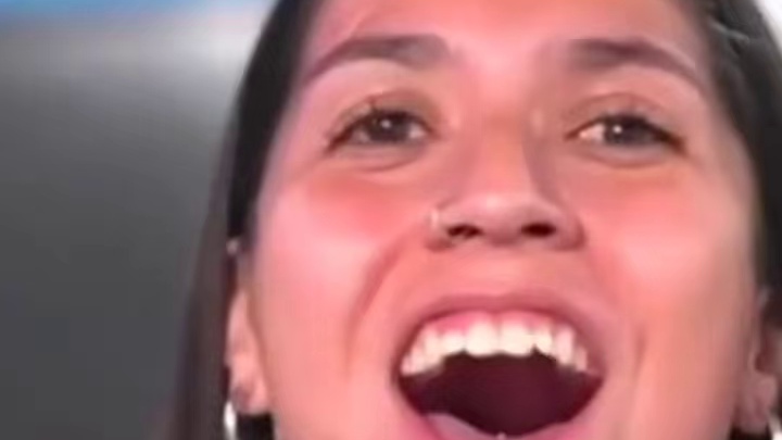 小熊看了只能摇头！恩佐跟进抢点攻门得手