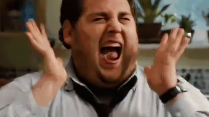 交警叔叔多好啊，看见路人摔倒了立马去陪同