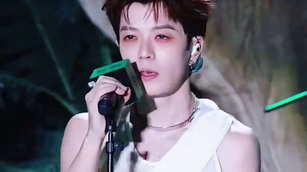 “人来人往像风一样 沙砾没有躲藏的地方” #王栎鑫#就好#现场版live#王栎鑫的烟嗓开口就秒了#王