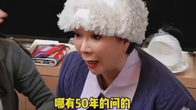 记者让蔡明畅想50年后的生活