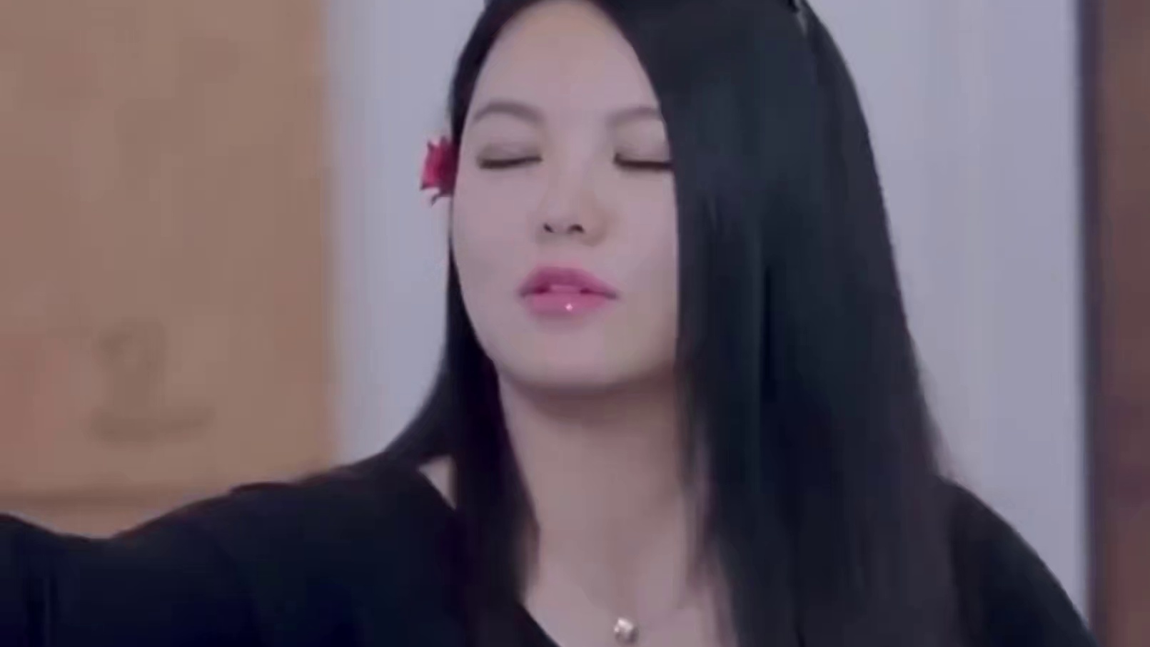 男明星不火有多惨？王一博直接被吃豆腐，简直尴尬到不行