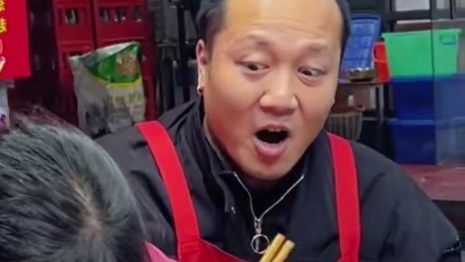 成都美女专程做飞机来挑战，狂赚八戒500快~#螺蛳粉