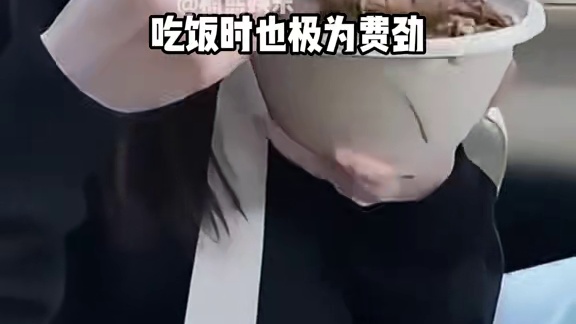 为何邓紫棋不能大口吃肉？本以为是她比较含蓄，直到真相曝光才知她背后的心酸 #内容启发搜索 #娱乐评论