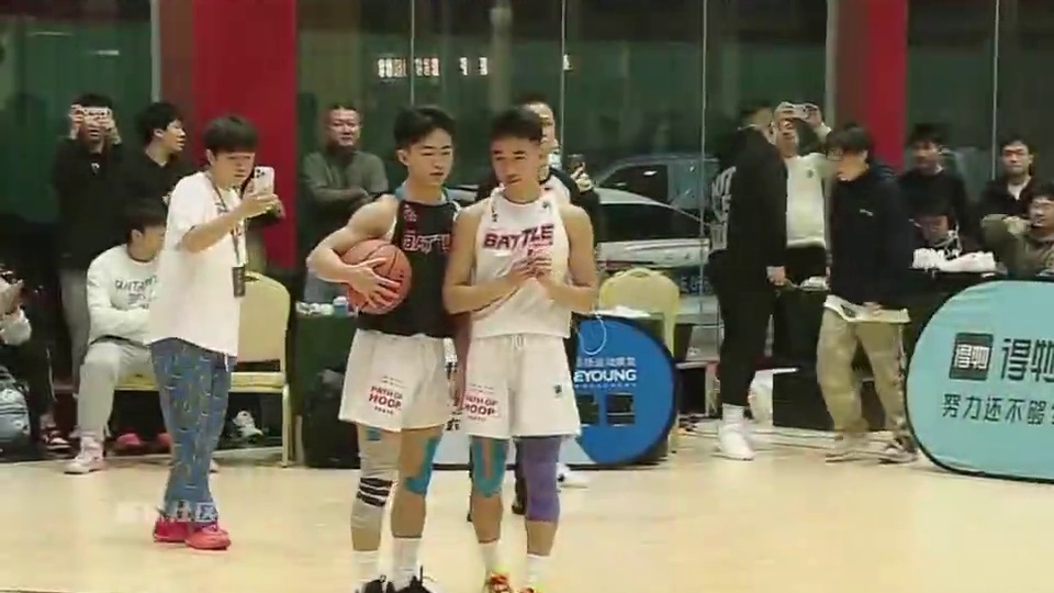 广东贝利亚阿福VS木乃天生百分大战！开局阿福再现超级大跳投！ 不过木乃天生非常神准！最终木乃天生10