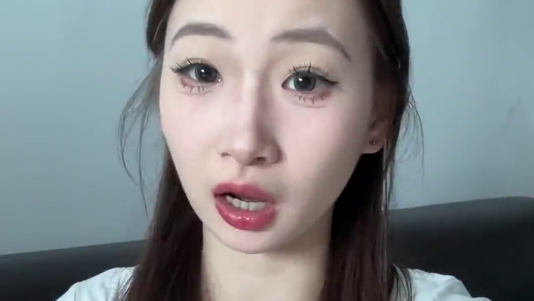 俄罗斯美女惊声尖叫！看看仰望U7是如何卡全世界脖子的#王传福称新能源车进入四电时代  #全球汽车悬架