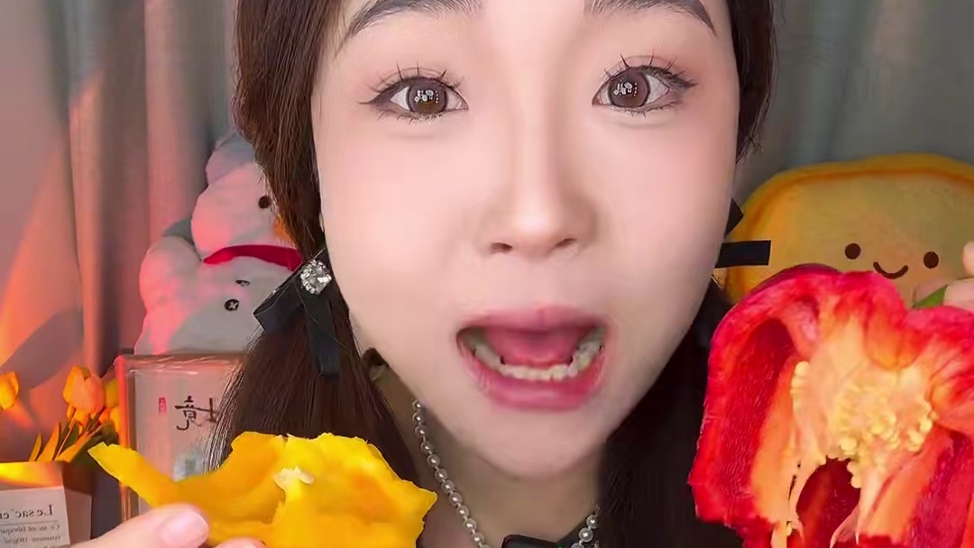 脆甜多汁皮薄！可以直接当水果吃！真的没什么辣椒味！脆脆滴！#口感非常好 #水果椒 #嘎嘣脆 #吃水果