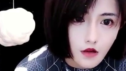 古阿扎cos最“凶”蜘蛛侠，在线卖萌蹦迪。