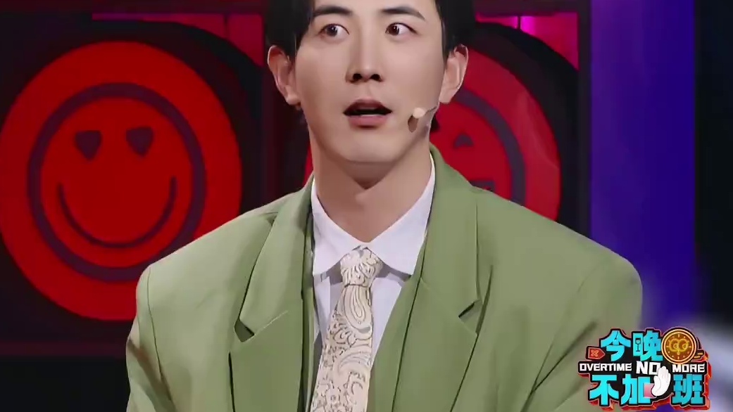 #易立竞只有爱笑的女孩运气才不会差吗  不笑什么时候成了不友好的标签？难道只有爱笑的女孩才幸运？易立