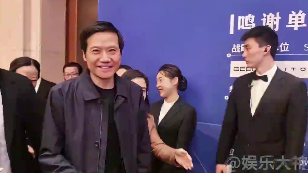 雷军：小米现在造车刚刚好！雷总这人气，在不在场都疯狂被CUE#雷军  #小米  #懂车有料  #中国