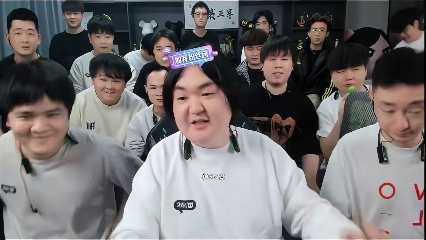 #陈伯全能王 飞车最有排面的男人-梁海晖#陈伯名场面 #精选视频 #内容启发搜索