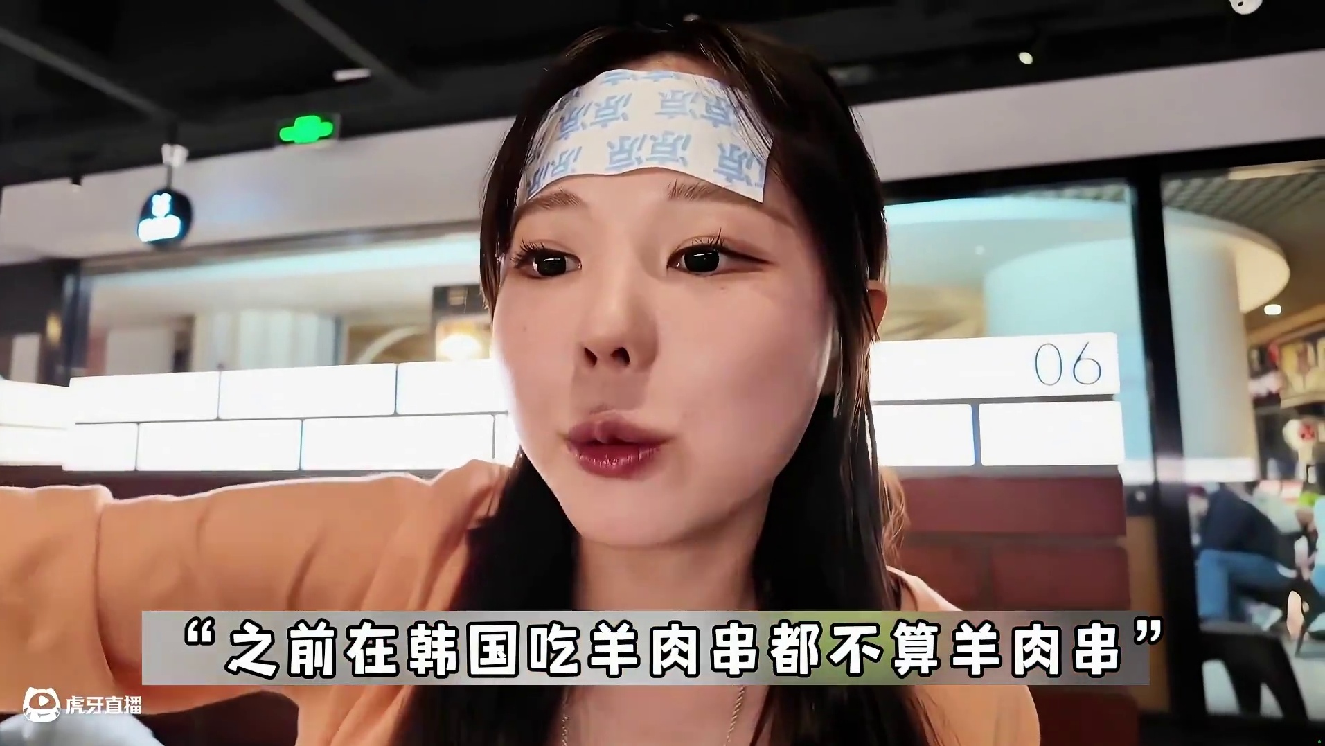 韩国美女旅游上海，各种美食吃不停，感叹中国人吃得太好了 #外国人吃中国美食 #外国人在中国 #144
