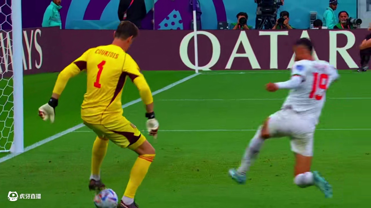 抛开人品不谈，库尔图瓦是不是当今足坛的“世一门”