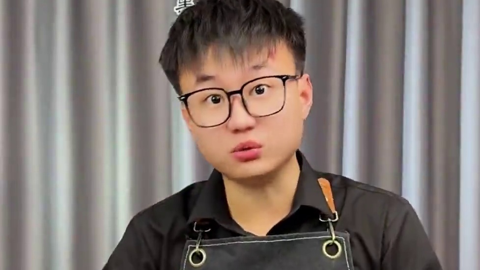 小小的一个爆珠糖真能有这么刺激嘛！ #爆珠糖 #美食测评 #爆凉挑战 #一口闷 #内容启发搜索