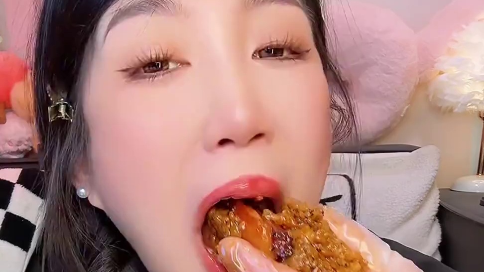 8+4的套餐！巨合适！喜欢的姐妹赶紧冲！油润润糯叽叽的五花三层的大肉粽！无法拒绝！到手是8个250克