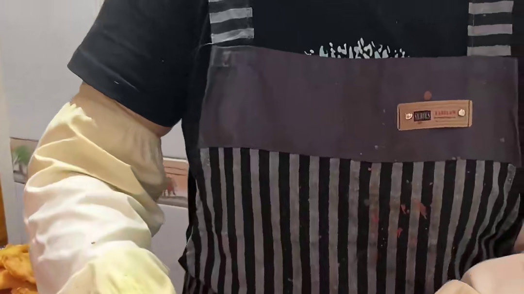 天津硬核早餐 大饼夹一切！二十多种串串随便加 太顶啦～