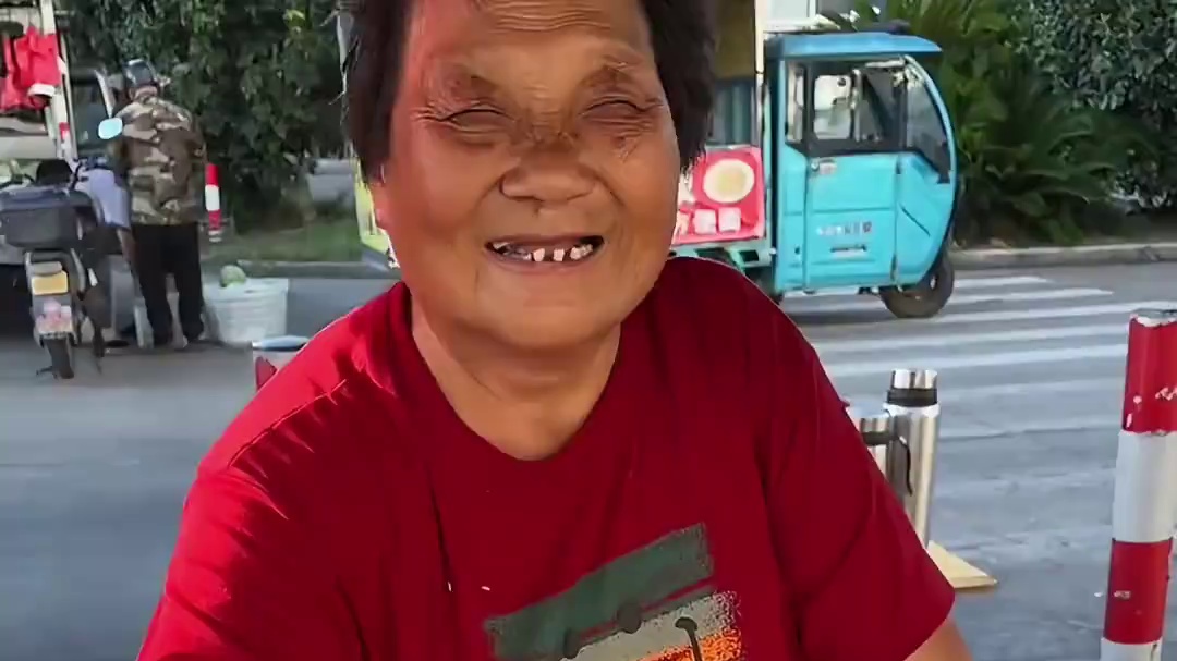 街边遇到了我的人生甜水，六块钱十几种料