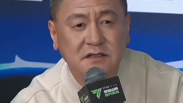 只要热血还在 永远有为国足奋斗终身的年轻一辈出现呀！#米卢为FC冠军赠帽  #米卢  #国足