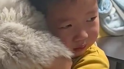 只有这样的小孩才配玩我的平板！素材来源