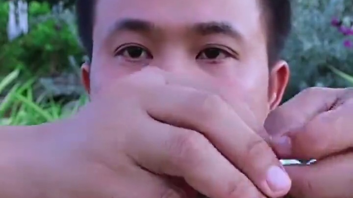 喝蟹黄搭配鲜榨辣酱汁️ #泰国主播吃美食视频 #泰国有哪些神奇美食 #泰国生活 #泰国大叔#内容启发