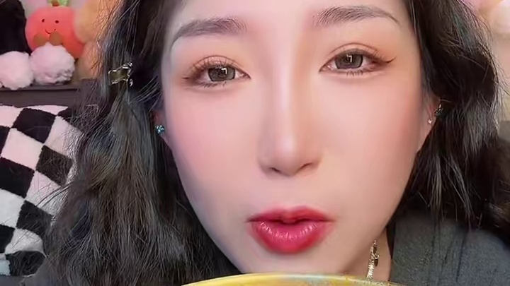 我更喜欢鸡蛋的 我感觉鸡蛋的更浓郁呢！敲好吃的茄皇 番茄味儿可浓郁 推荐番茄鸡蛋的 嘎嘎好吃 好爱好