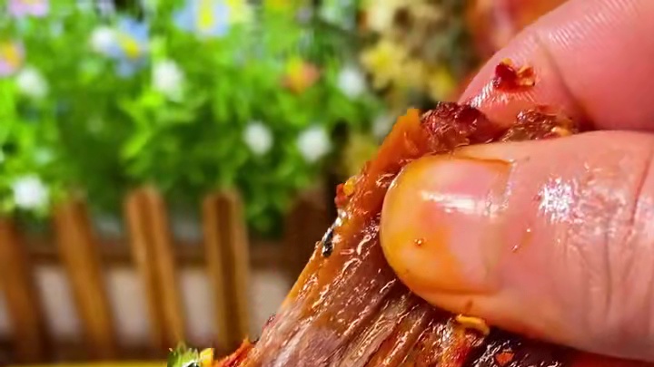 这是我们湖南的爆辣鸭翅，是真的好吃，香香辣辣的#鸭翅 #爆辣 #湖南特产