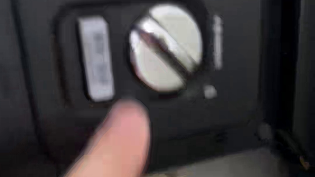 韩国吃播喜欢吃的炸鸡配酸奶，我也尝尝到底是啥味儿！ #韩国美食 #炸鸡 #外卖 #